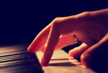 上海上港在主场击败河南建业，积分榜上升